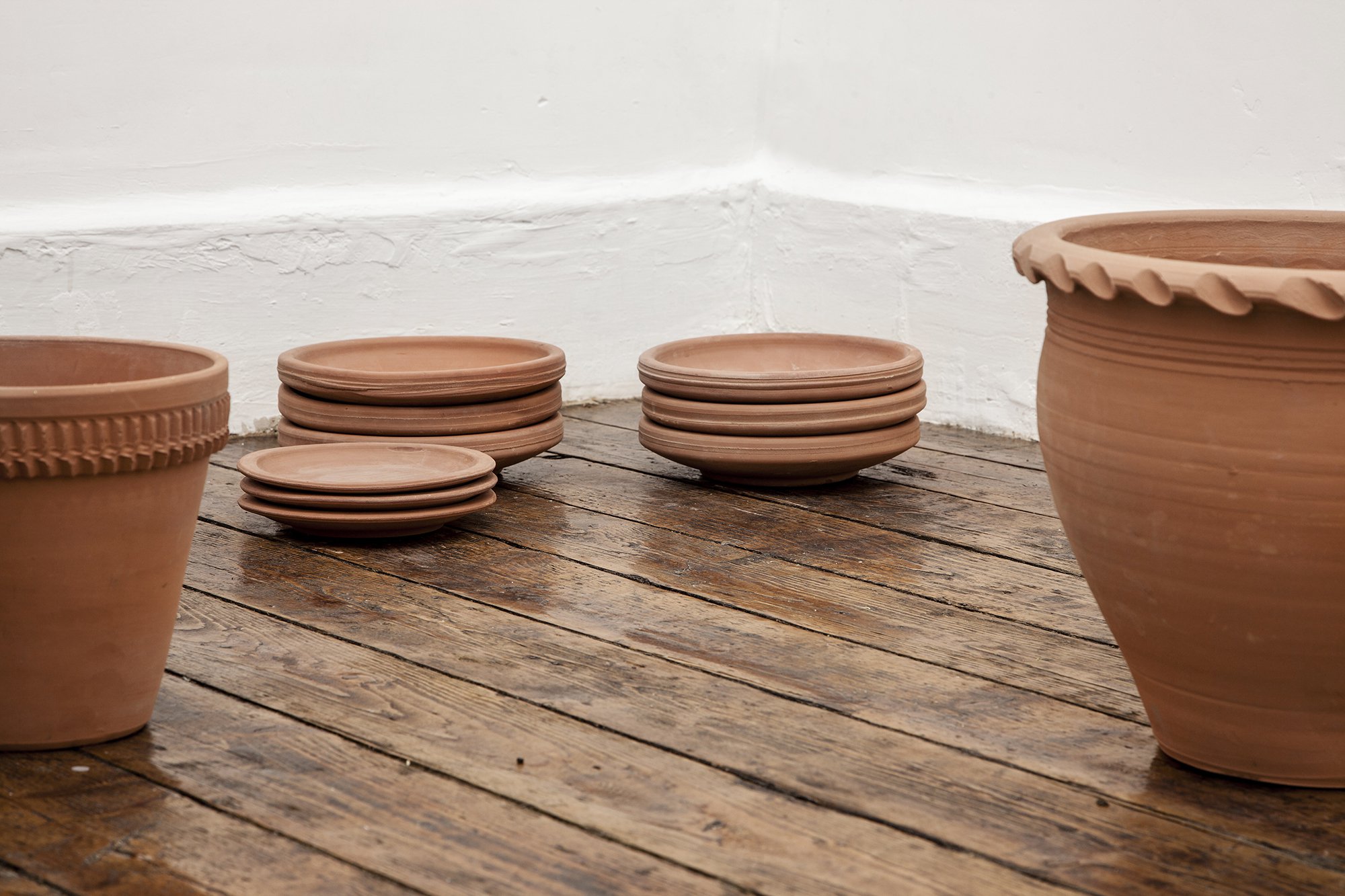 Christodoulos Panayiotou, Untitled, 9 ceramic pots and 9 ceramic plates, dimensions variable, 2012