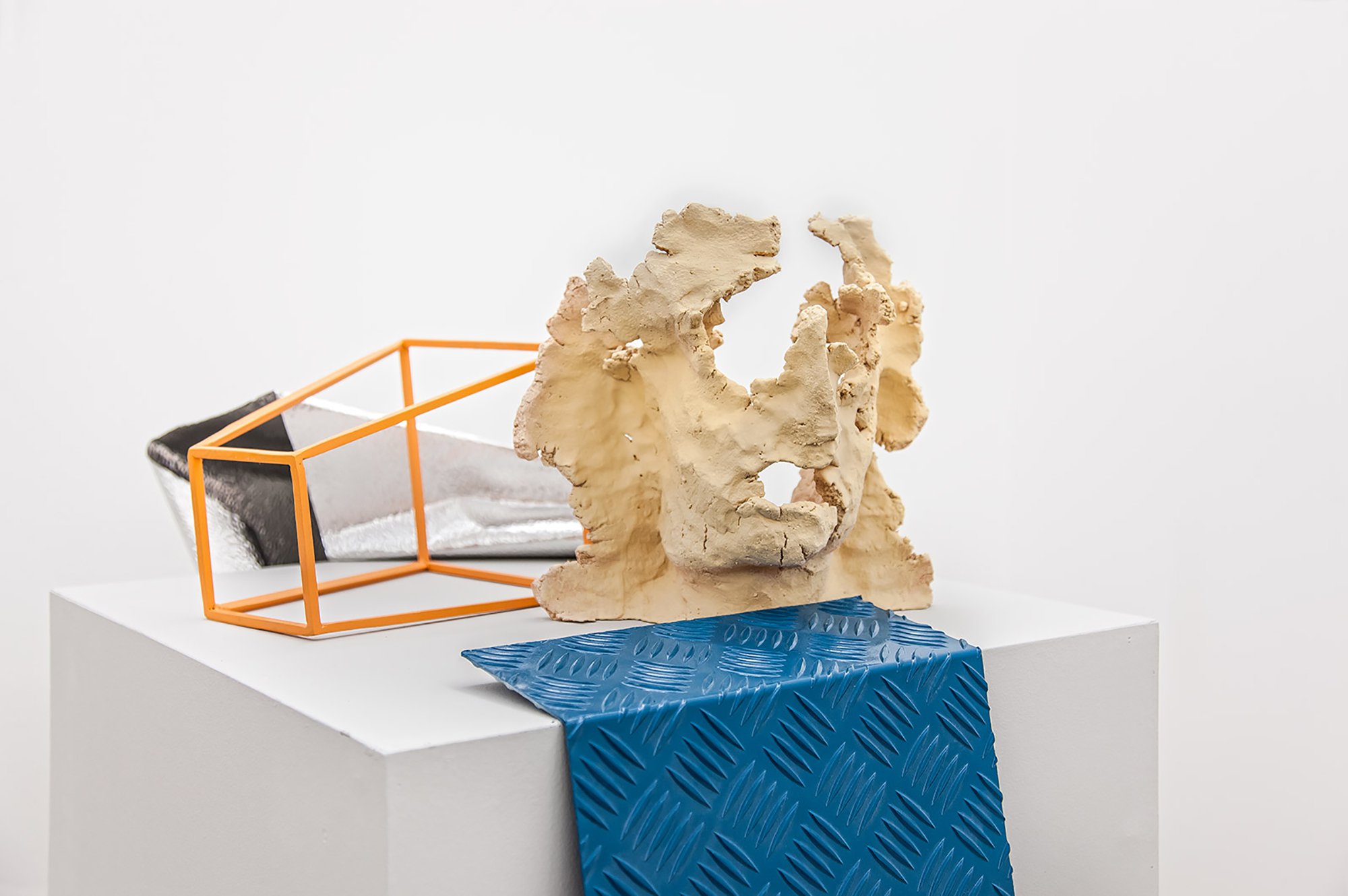Emre Hüner, Anthropophagy, installation on wooden bases with ceramics, metal elements, dimensions variable, 2013
