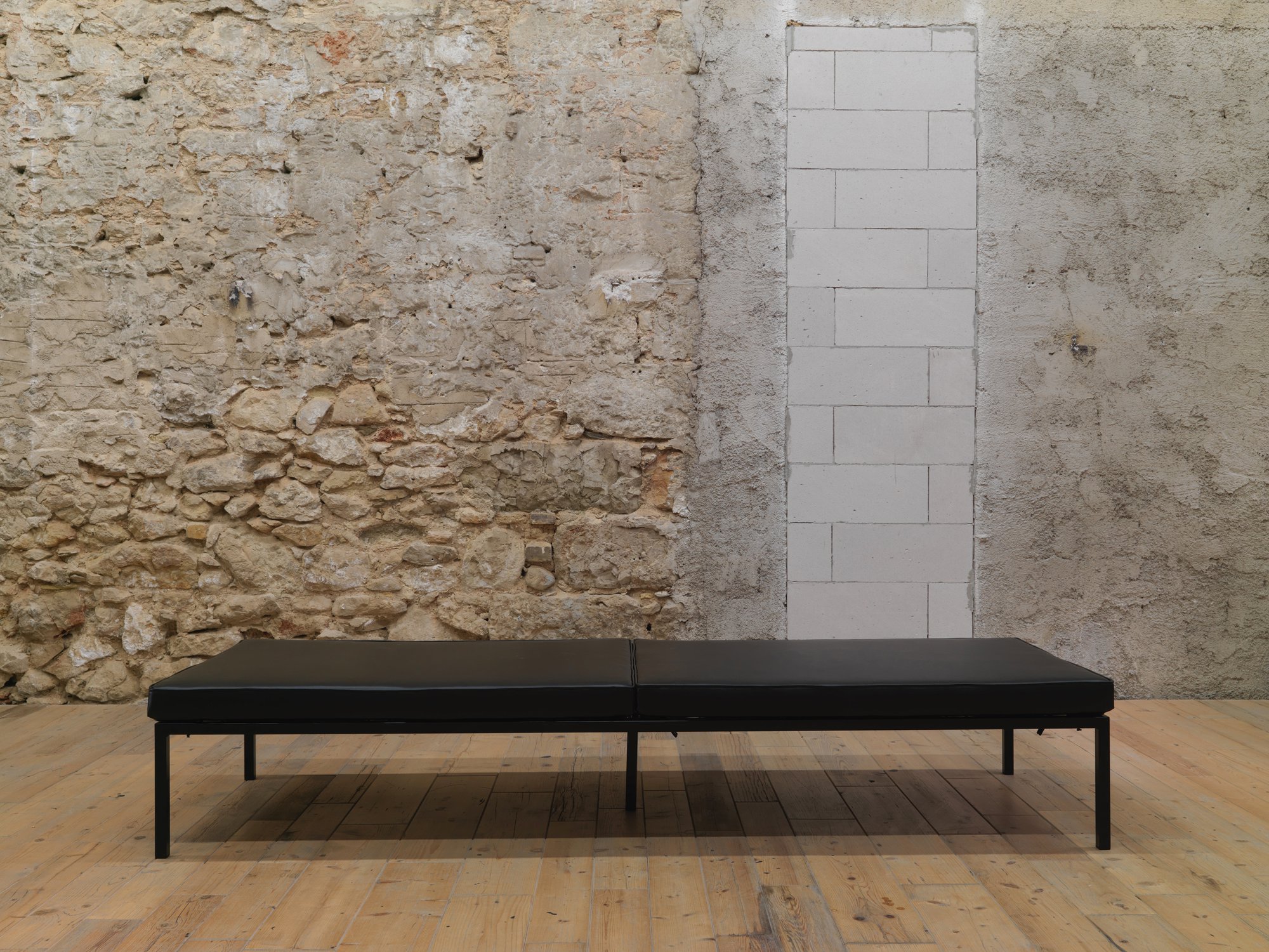Iris Touliatou, mother settle, bench, steel, leatherette, 45 x 85 x 250 cm (17 3/4 x 33 1/2 x 98 3/8 in), 2022