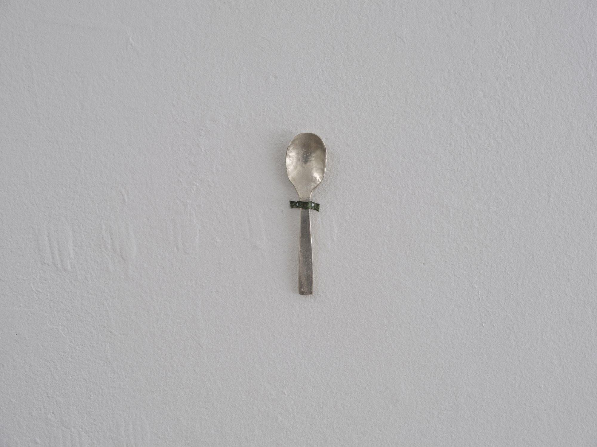 Installation view, Sidsel Meineche Hansen, silver spoon, Four Boxes Gallery, Skive, 2024